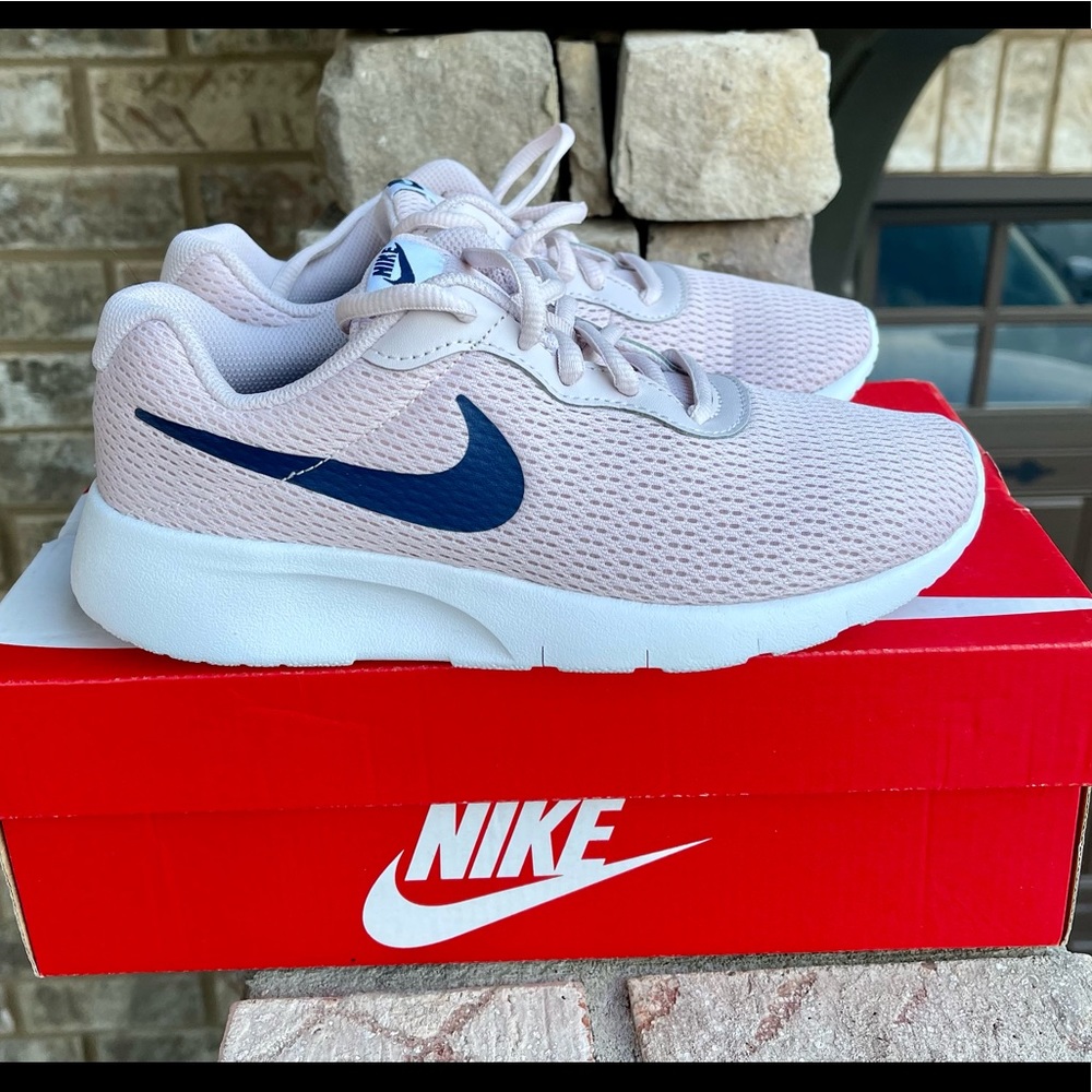 Nike Kids Tanjun Girls Running Shoe